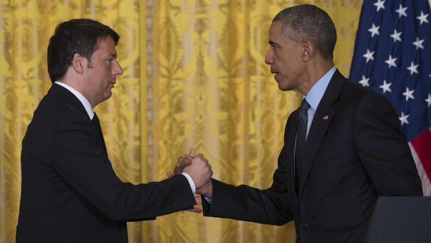 Le président américain Barack Obama (d) et le Premier ministre italien Matteo Renzi à la Maison Blanche à Washington le 17 avril 2015