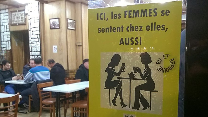 Une affiche du collectif "Place aux femmes" dans un bar d'Aubervilliers, le 23 février 2016