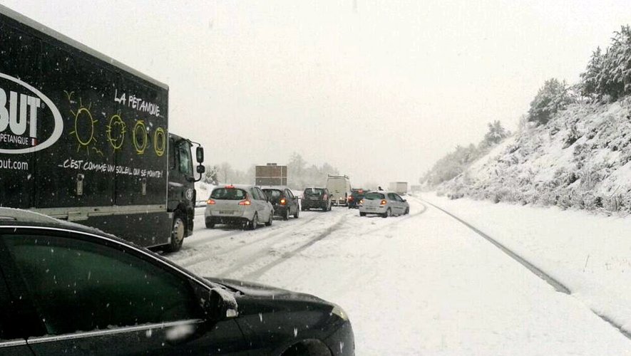 A75 : des chutes de neiges perturbent la circulation