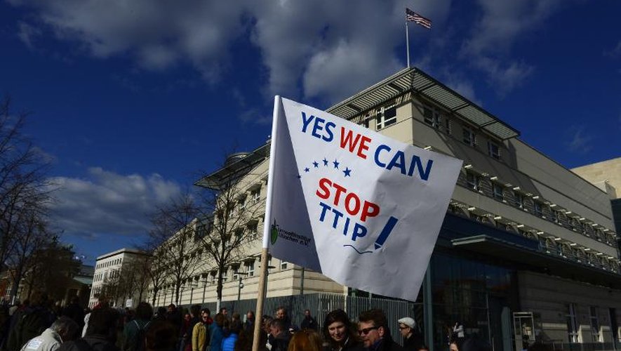 Manifestation contre le traité transatlantique devant l'ambassade américaine à Berlin, le 18 avril 2015