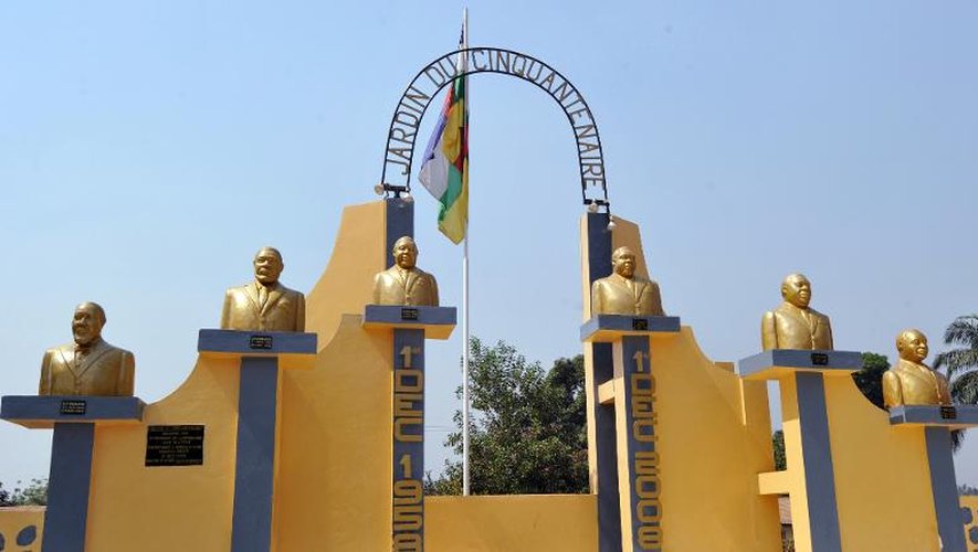 Monument de Bangui comportant les bustes des anciens présidents du pays (Ange- Félix Patassé, Jean Bédel Bokassa, Barthelemy Boganda, David Dacko, André Kolingba et François Bozizé), photographié le 4 janvier 2013