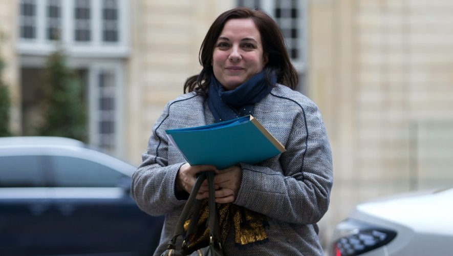 La ministre du Logement Emmanuelle Cosse (EELV) arrive à l'Hôtel Matignon à Paris, le 18 février 2016