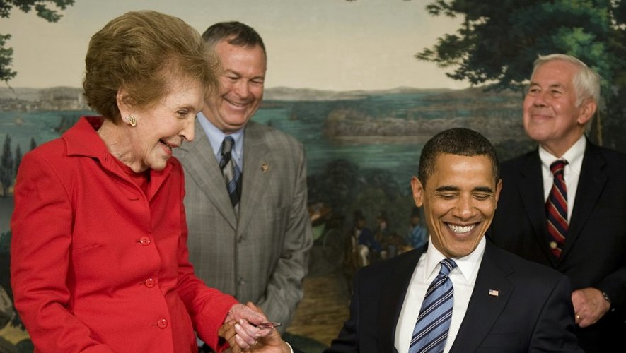 Nancy Reagan, avec le président Barack Obama à la Maison Blanche, le 2 juin 2009