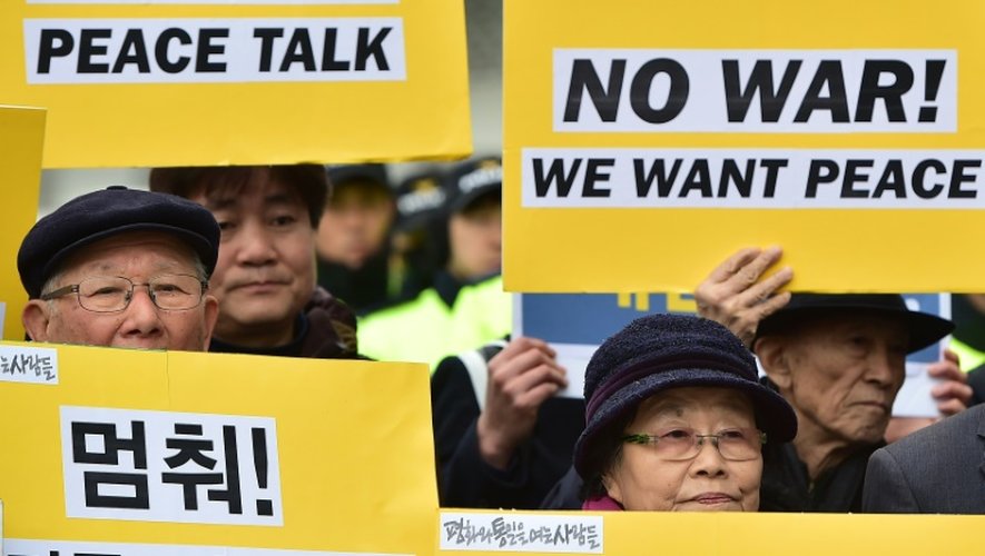Des militants manifestent le 7 mars 2016 à Séoul contre les manoeuvres militaires organisées par la Corée du Sud et les Etats-Unis