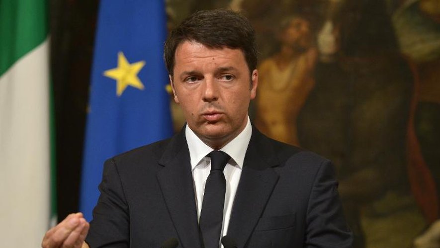 Le Premier ministre italien Matteo Renzi s'exprime lors d'une conférence de presse le 19 avril 2015 à Rome consacrée à la situation des migrants en Méditerranée