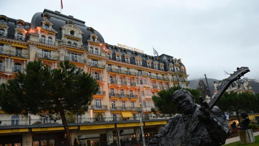 La statue du chanteur BB King en face du Montreux Palace où se déroulera la conférence de paix Genève II sur la Syrie à partir de mercredi