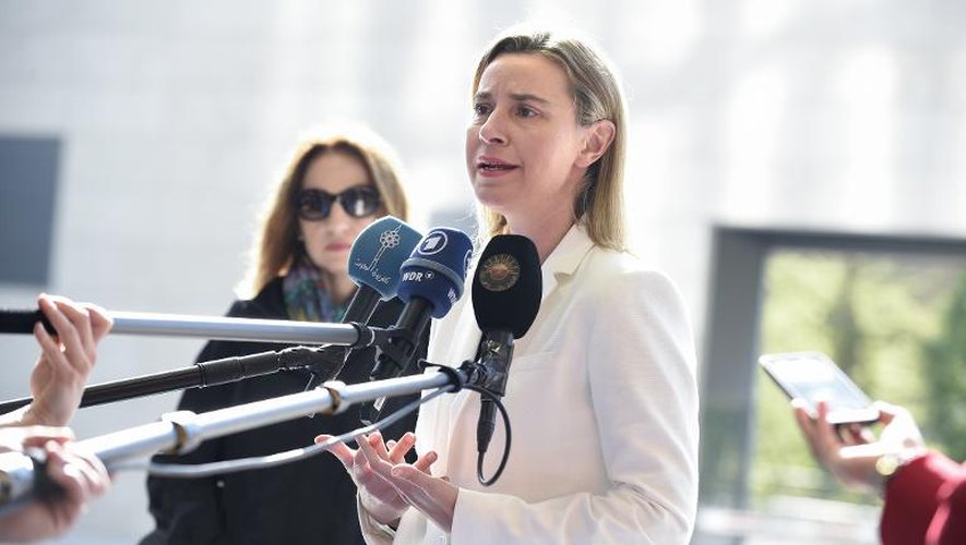 La chef de la diplomatie européenne, Federica Mogherini, le 20 avril 2015, s'adresse à la presse avant la tenue en urgence d'une réunion après la mort d'au moins 700 migrants dans un naufrage