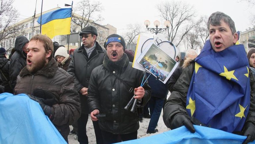 -Des manifestants pro-européens à Donetsk le 22 janvier 2014