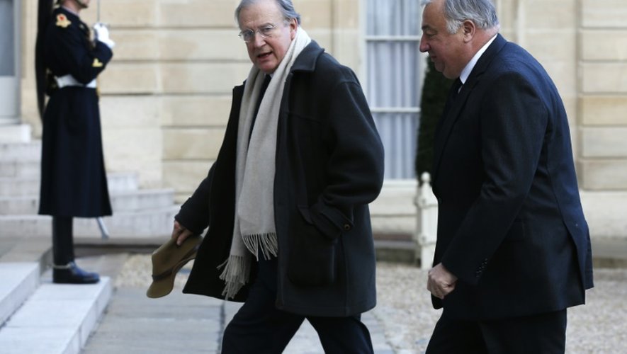 Michel Pinault (g) et Gérard Larcher à leur arrivée le 8 mars 2016 à l'Elysée