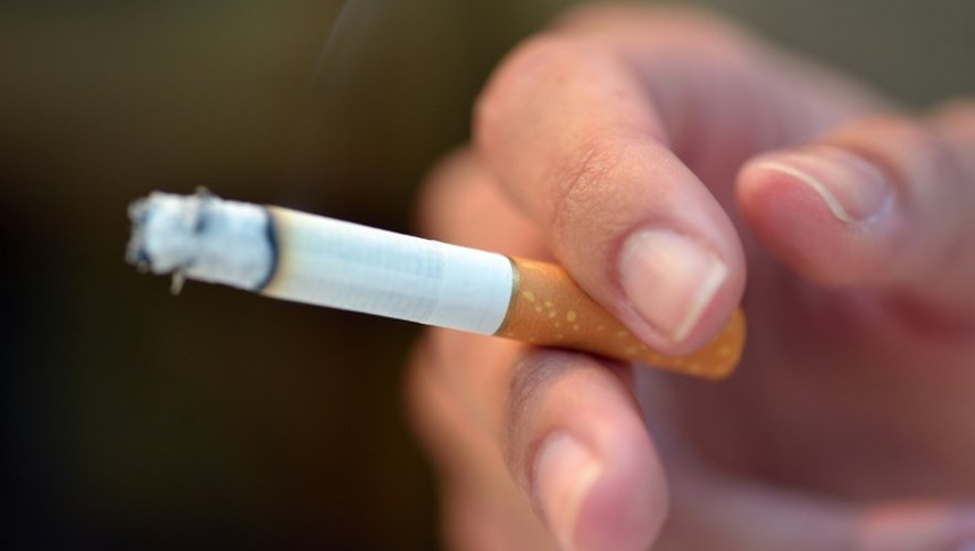Le tabagisme est le facteur de risque majeur de l'infarctus du myocarde chez la femme jeune