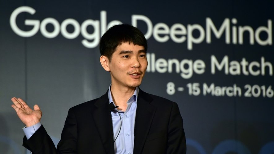 Lee Se-Dol, champion du monde du jeu de go, lors d'une conférence de presse le 8 mars 2016 avant le Google DeepMind Challenge Match à Séoul