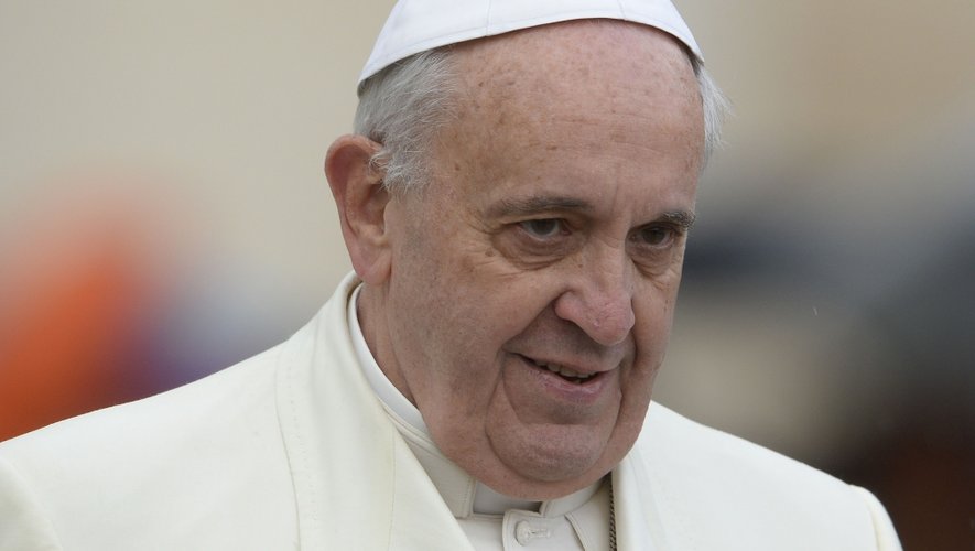Le pape François a appelé jeudi les catholiques à être des "citoyens du numérique" constructifs.
