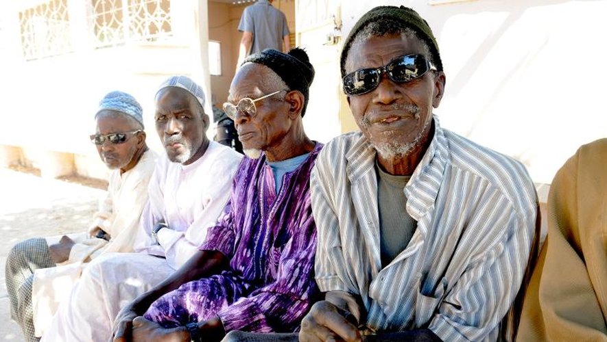 Quatre personnes âgées guéries de la lèpre dans le village de "reclassement social" de Mballing au sénégal le 20 janvier 2014