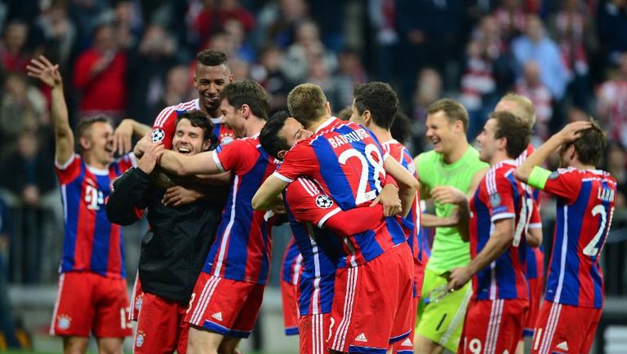 La joie des joueurs du Bayern qualifiés en demi-finales de la Ligue des champions, après leur victoire contre Porto, le 21 avril 2015 à Munich