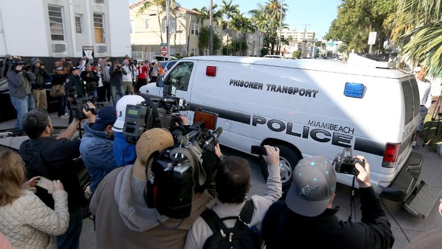 Un camion de police transportant Justin Bieber le 23 janvier 2014 à Miami Beach