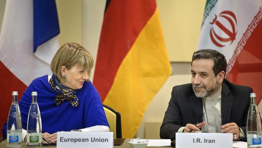 La négociatrice de l'Union européenne, Helga Schmidid, et le ministre adjoint iranien des Affaires étrangères, Abbas Araghchi, le 26 mars 2015 à Lausanne