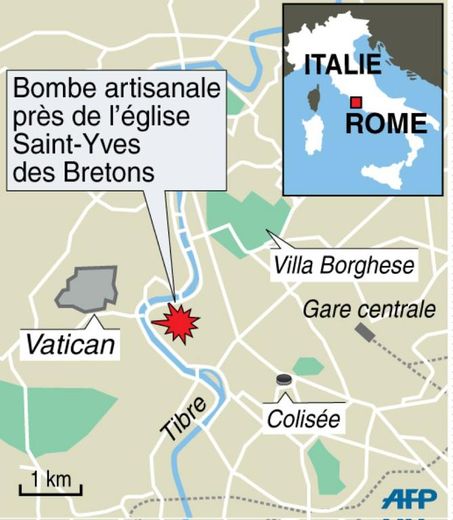 Infographie localisant la bombe artisanale qui a explosé près de l'église Saint-Yves des Bretons à Rome
