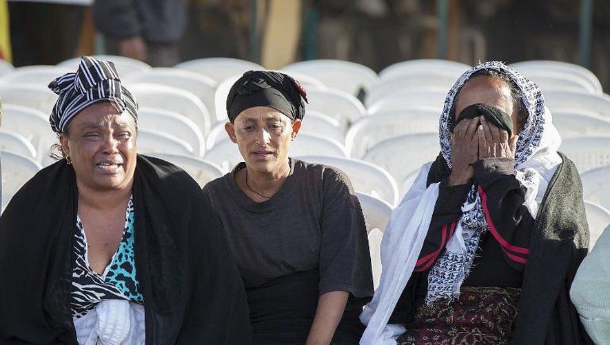 Des Ethiopiennes pleurent leurs proches tués par le groupe EI, lors d'une manifestation le 22 avril 2015 à Addis Abeba