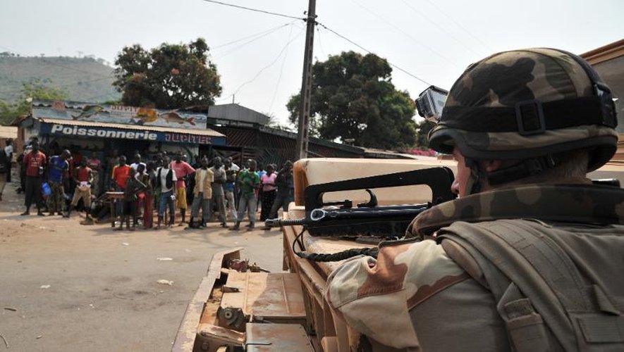 Des soldats français de l'opération Sangaris stationnés à un carrefour du quartier PK-12, le 23 janvier 2014 à Bangui