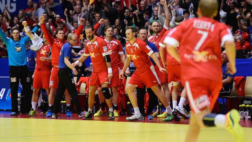 Joie des Danois après leur qualification le 24 janvier 2014 pour la finale de l'Euro-2014 de handball à Herning