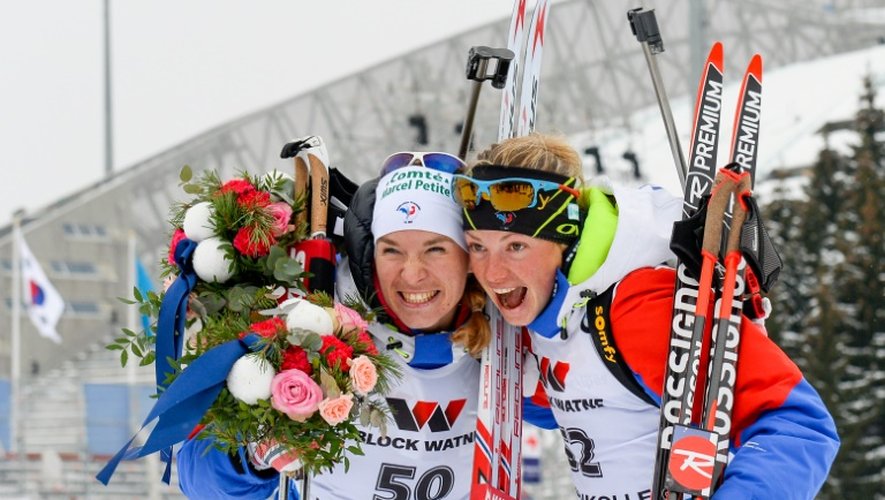 Marie Dorin-Habert (d) et Anaïs Bescond aux Mondiaux de biathlon à Oslo, le 9 mars 2016