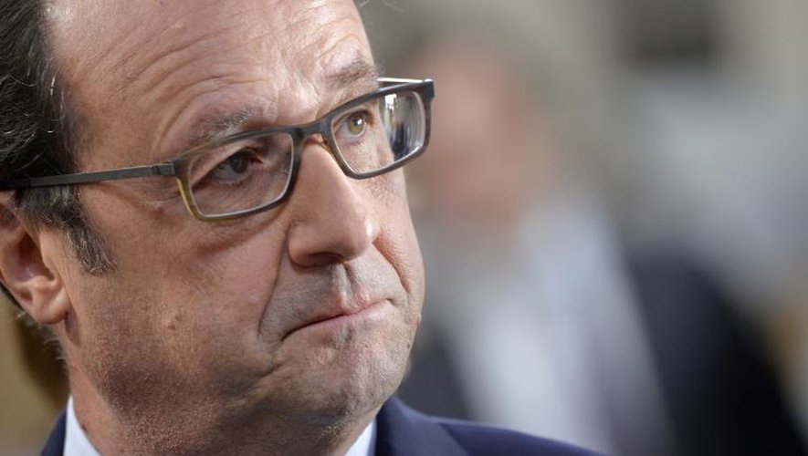 Le président français François Hollande le 21 avril 2015 à L'Haÿ-Les-Roses