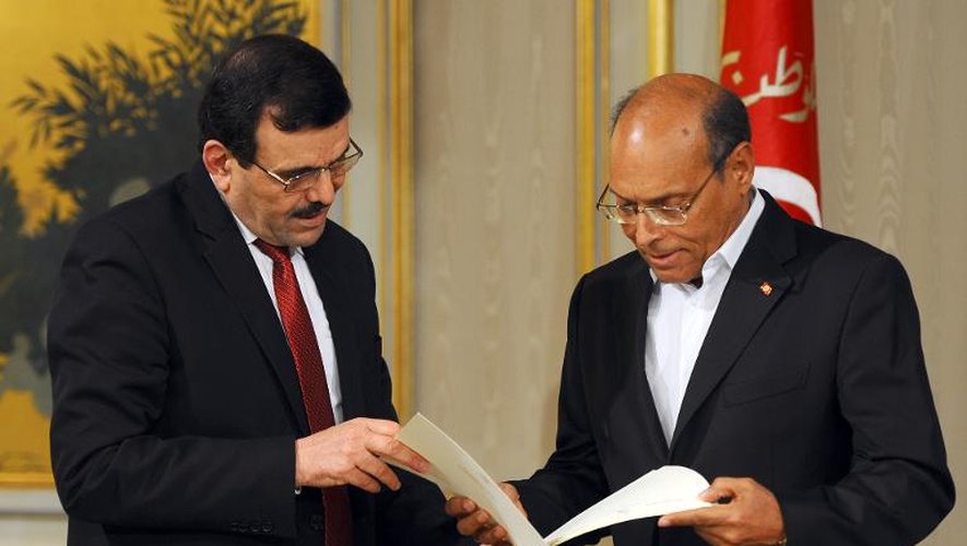 Ali Larayedh  présente sa démision de Premier ministre au président Moncef Marzouki le 9 janvier 2014 à Carthage