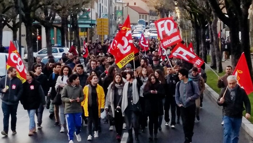 A Villefranche, le lycéens ont aussi défilé.