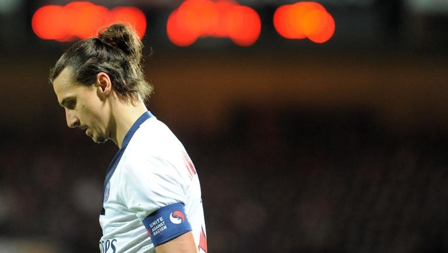 L'attaquant du PSG Zlatan Ibrahimovic dépité lors du match nul concédé à Guingamp, le 25 janvier 2014