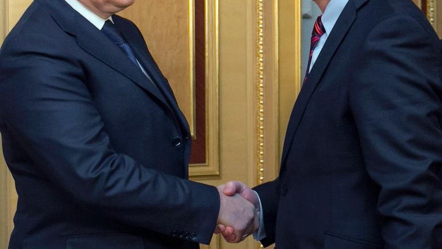 Le président Viktor Ianoukovitch et le commissaire à l'Elargissement Stefan Füle le 24 janvier 2014 à Kiev
