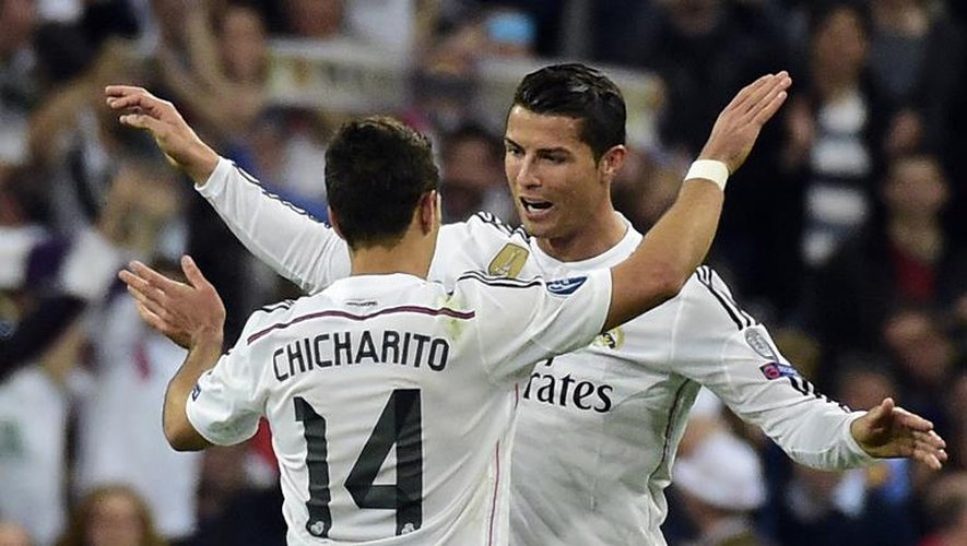 La joie des joueurs du Real Chicharito et Cristiano Ronaldo après le but de la qualification face à l'Atletico, le 22 avril 2015 au stade Santiago Bernadeu