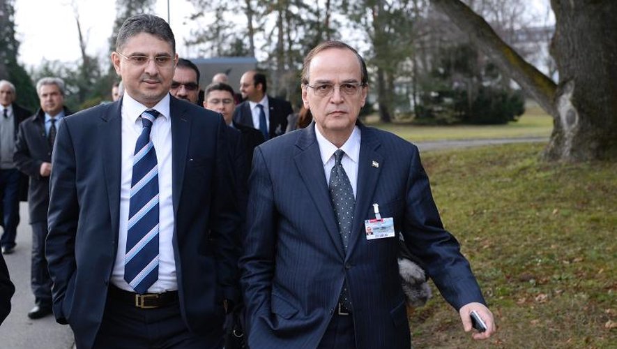Les négociateurs de l'opposition syrienne, Badr Jamous et Hadi al-Bahra, à leur arrivée  pour le premier round des négociations le 25 janvier 2014 à Genève