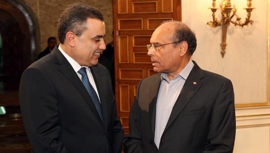 Le président tunisien Moncef Marzouki (D) reçoit le Premier ministre désigné Mehdi Jomaâ samedi 25 janvier au palais de carthage à tunis