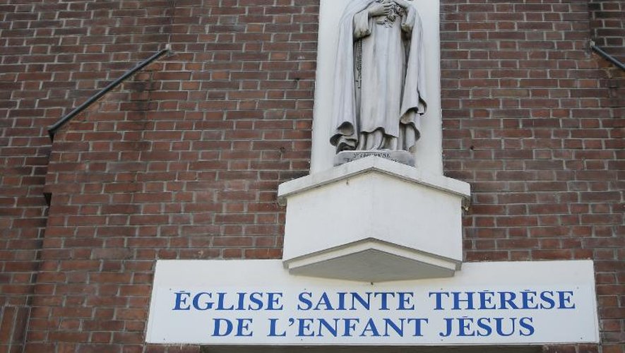 La façade de l'église Sainte Thérèse de l'Enfant Jésus à Villejuif le 22 avril 2015