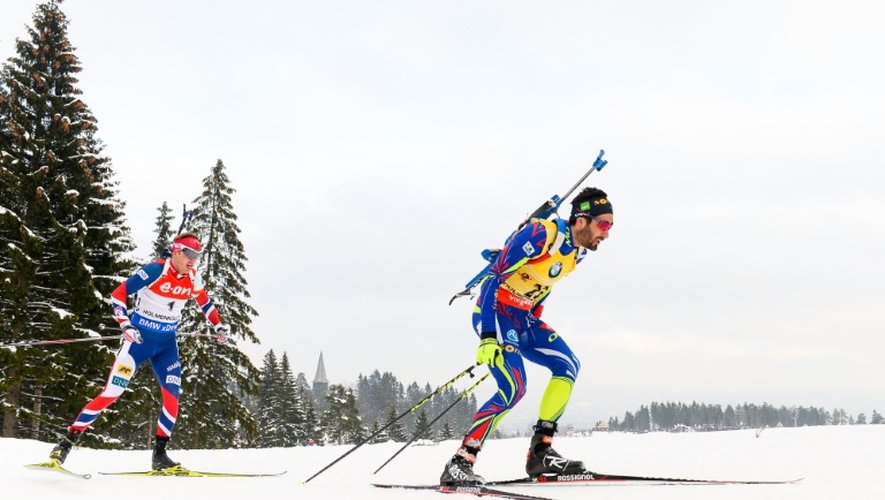 Martin Fourcade en tête du 20 km individuel devant le Norvégien Tarjei Boe, aux Mondiaux d'Oslo, le 10 mars 2016