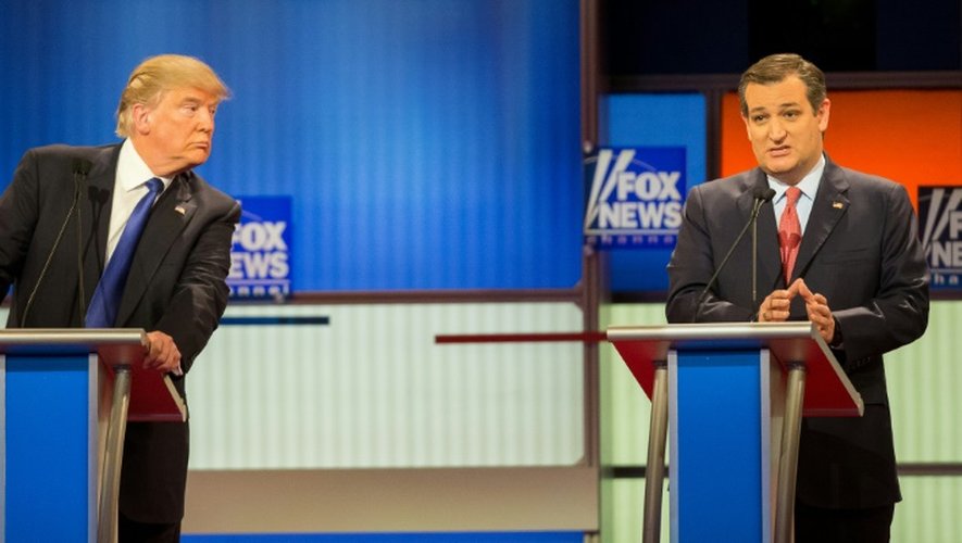 Les candidats à la primaire républicaine Ted Cruz (d) et Donald Trump à Detroit, le 3 mars 2016