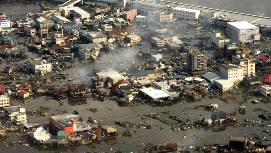 La ville japonaise de Kesennuma dévastée par le tsunami le 12 mars 2011