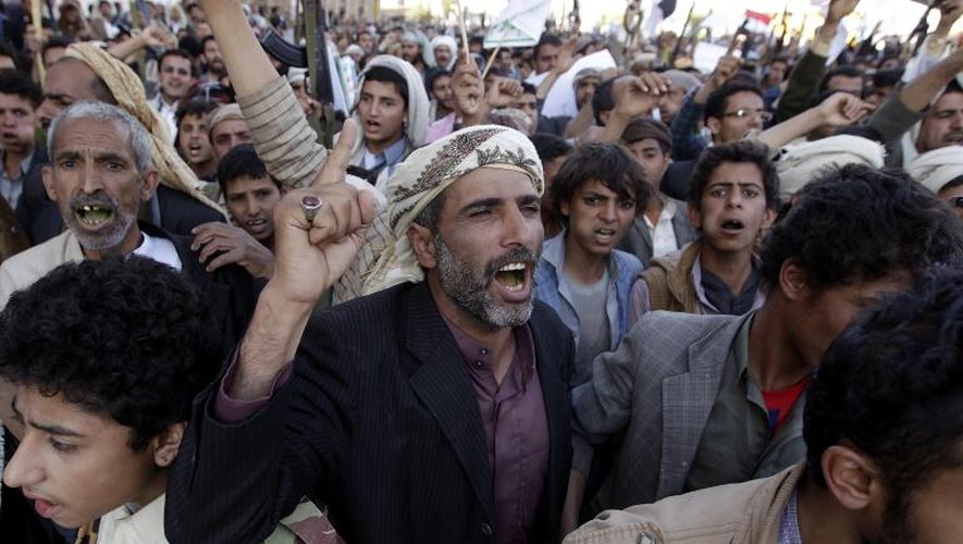 Manifestation le 22 avril 2015 à Sanaa de partisans des rebelles chiites Houthis contre les raids de la coalition