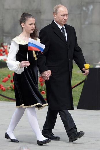 Le président russe Vladimir Poutine assiste à la cérémonie de souvenir du 100e anniversaire du génocide arménien, à Erevan, le 24 avril 2015