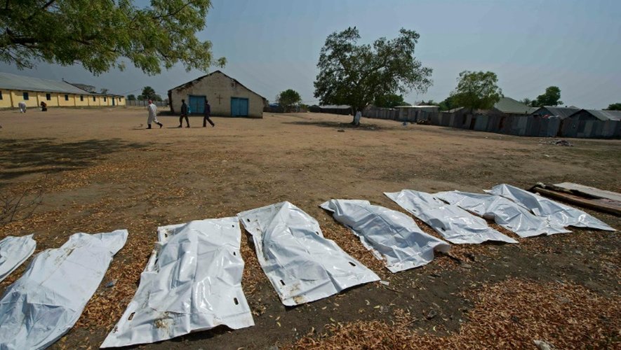 Des corps, a priori de civils, tués à Bor, au Soudan du Sud, le 27 janvier 2014