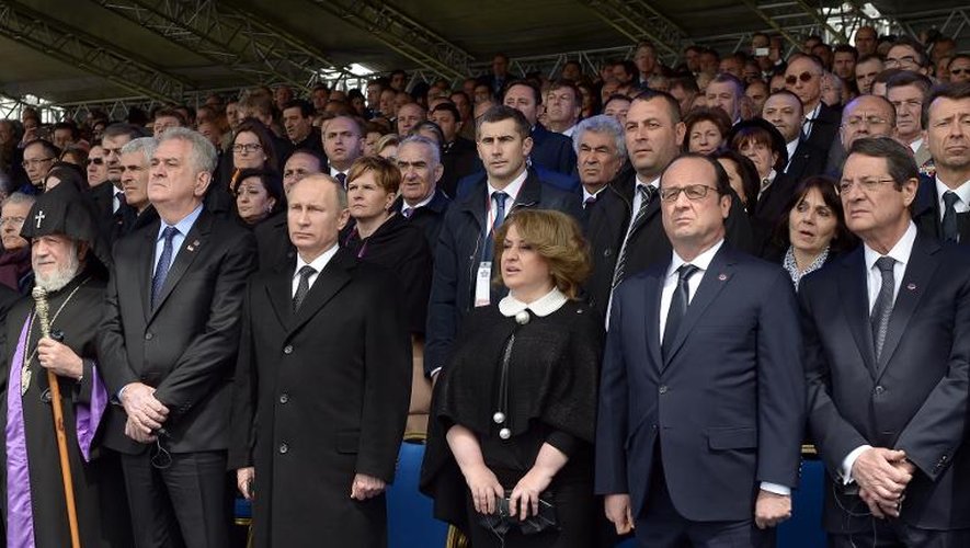 Les présidents serbe, Tomislav Nikolic, russe, Vladimir Poutine, français, Francois Hollande et chypriote, Nicos Anastasiades(GàD) lors des cérémonies marquant le centenaire du déclenchement des massacres d'Arméniens, le 24 avril 2015 à Erevan