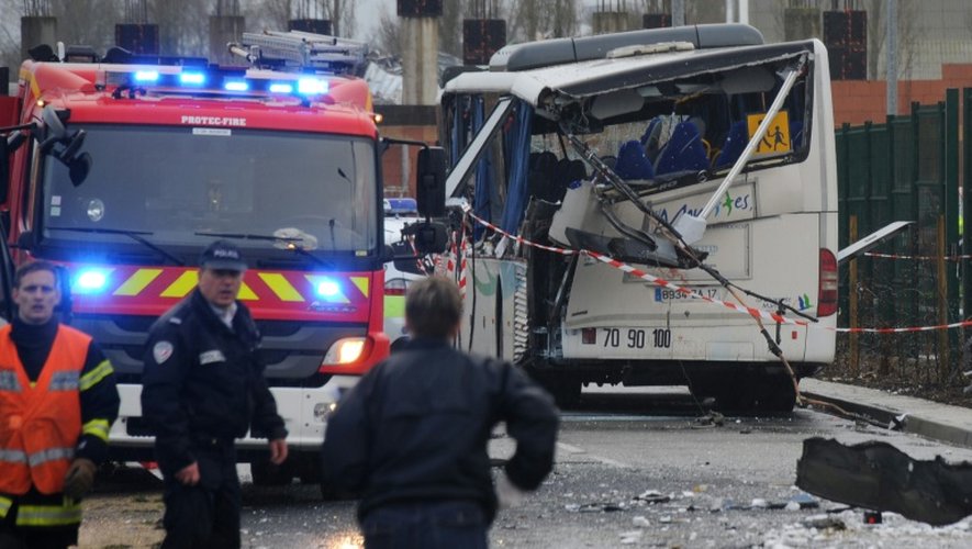 Accident entre un car scolaire et un poids lourd le 11 février 2016 à Rochefort