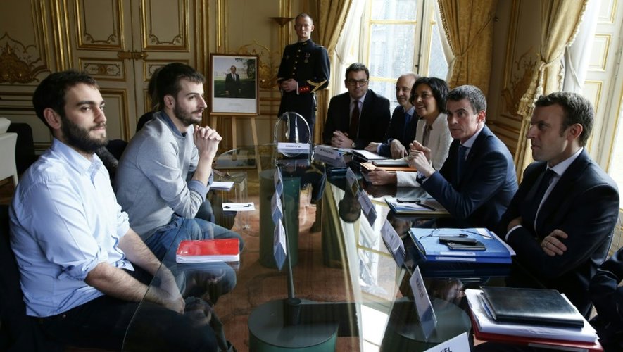 Les dirigeants de l'Unef, Sacha Feierabend et William Martinet, reçus par Myriam El Khomri, Manuel Valls et Emmanuel Macron le 11 mars 2016 à Matignon à Paris