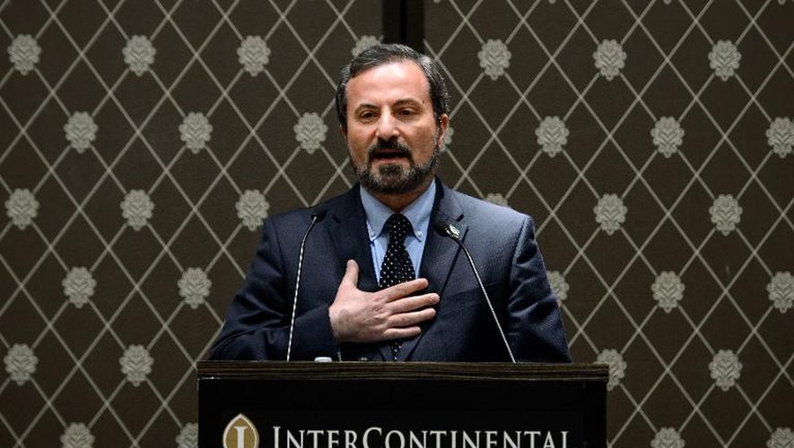 Le porte-parole de la Coalition nationale syrienne, Louay Safi, lors d'une conférence de presse au 3e jour des discussions sur la Syrie, le 27 janvier 2014 à Genève