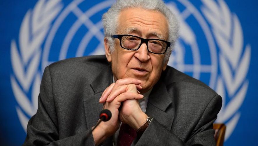 Le médiateur de l'ONU Lakhdar Brahimi, lors d'un point de presse, au 3e jour des discussions sur la Syrie, le 27 janvier 2014 à Genève