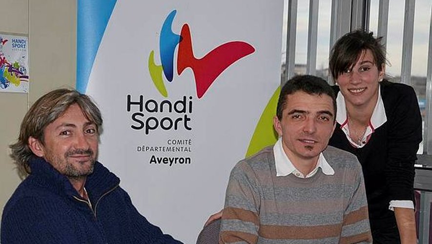 Président du comité départemental Handisport Aveyron, Willy Villerel (à gauche) compte beaucoup en 2014 sur le travail de terrain de ses deux permanents : Xavier Cottel, l’expérimenté, et Lauriane Vignoboul, fraîchement embauchée.