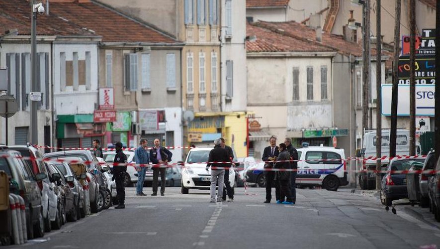 Des policiers sur les lieux du règlement de comptes dans les quartiers Nord de Marseille, le 26 avril 2015