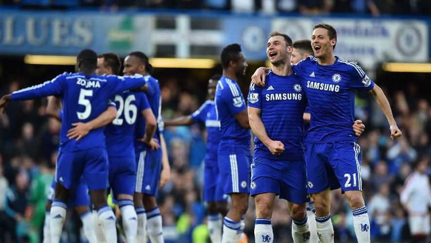Les joueurs de Chelsea après leur victoire contre Manchester United en championnat, le 18 avril 2015 à Londres
