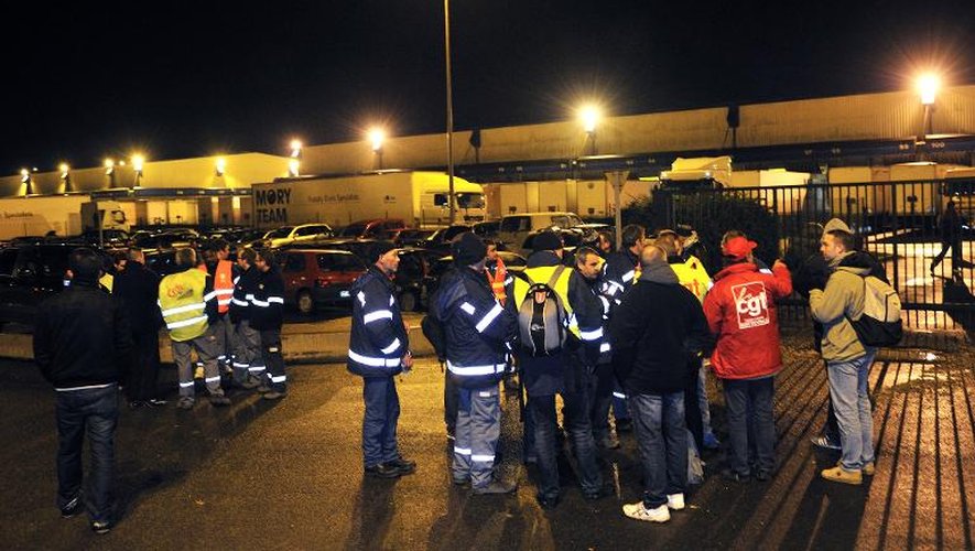 L'entrée de Mory-Ducros bloquée le 29 janvier 2014 par des salariés à Arthenay