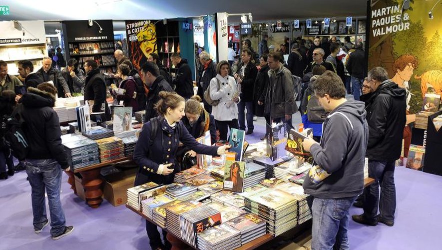 Des visiteurs du Festival international de BD d'Angoulême, le 3 février 2013